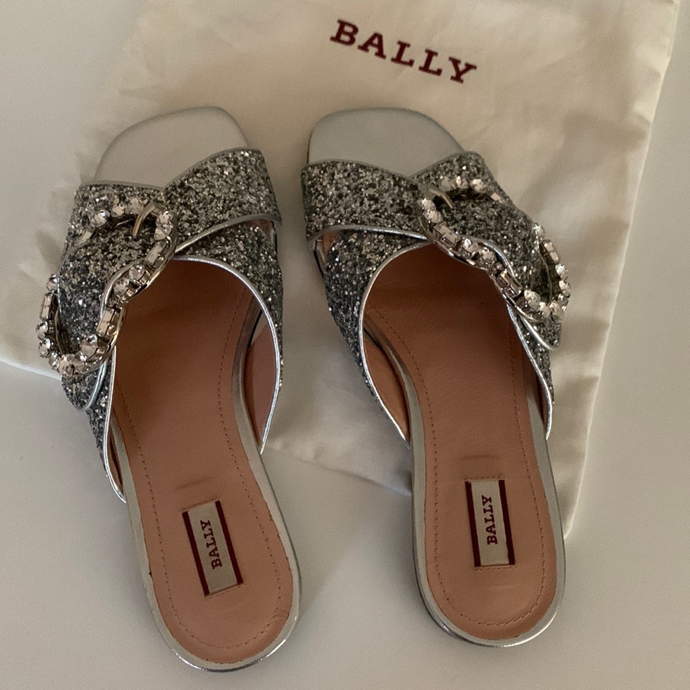 Stunning Bally sandals w/silver glitter and crystal buckles 35.5